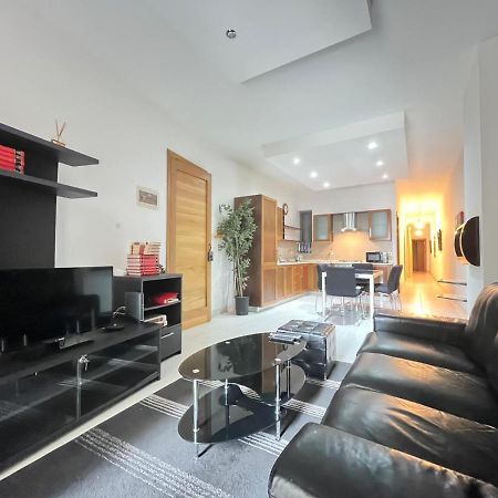 City Center Properties - Modern Two Bedroom Apartment With A Hot Tub And Amazing Location St. Paul's Bay Ngoại thất bức ảnh